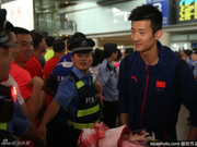 中国羽毛球队抵京