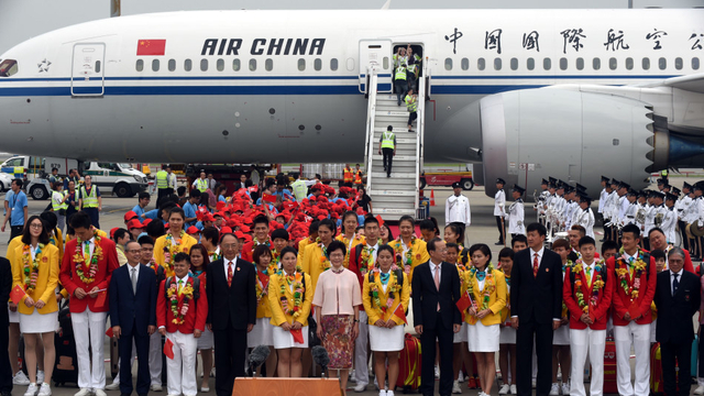 中国奥运代表团抵达香港