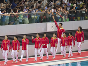 跳水游泳队员与香港市民互动