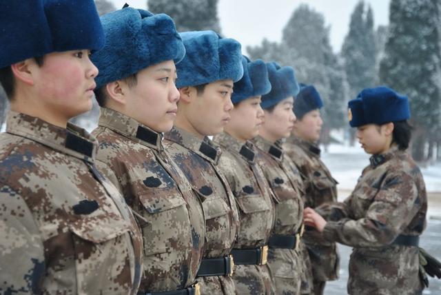解放军93422部队15名女新兵军营训练生活抓拍