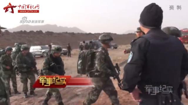 25           防护强火力猛:新疆反恐一线特战队配小盾牌冲锋枪!