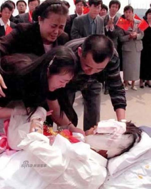 邵云环的丈夫,中国使馆工作人员曹荣飞随机回到北京.