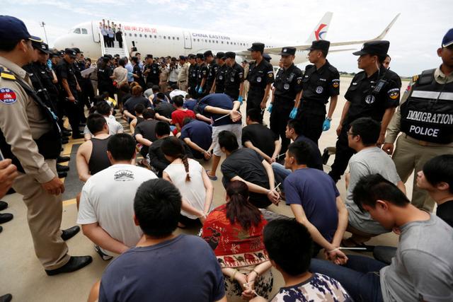 台湾电信诈骗嫌疑人金边作恶 落网后被遣回大陆