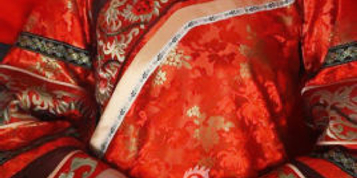 《打狗棍》曝新剧照 女性角色新娘装大PK