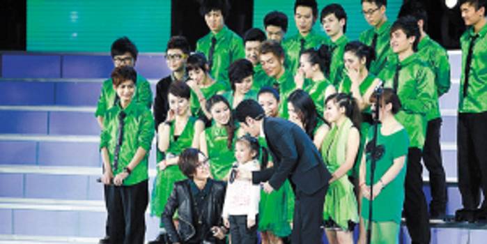 《合唱团》抱抱妹走红网络 梦想简单却感人(图