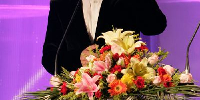 张国立一人挑大梁 将主持金鸡颁奖礼(图)