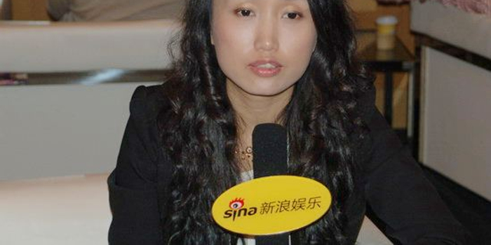 李芳芳接受采访李芳芳与小浪合影李芳芳心情不错新浪娱乐讯 第22届东京电