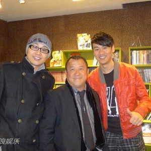 左起：徐子淳 曾志伟 徐子崴左起：徐子崴 谢安琪 房祖名新浪娱乐讯 日前