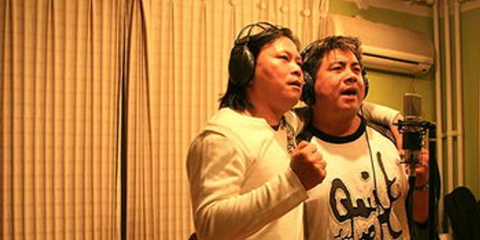 勇岳团献唱抗震救灾歌曲《手牵手》祈祷平安