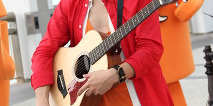 陈柏宇露纹身不怕教坏小孩(图)