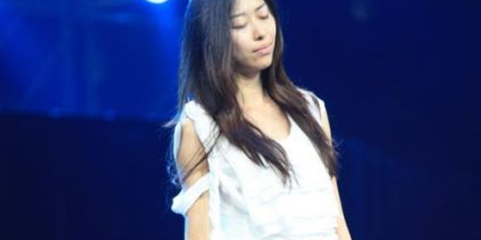 快女微博爆粗口 透露刘忻和洪辰都是夺冠热门