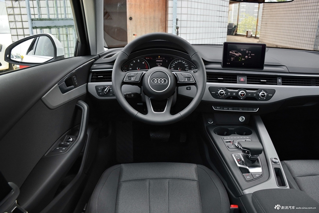 2018款奥迪A4L 1.4T自动30周年年型30 TFSI进取型