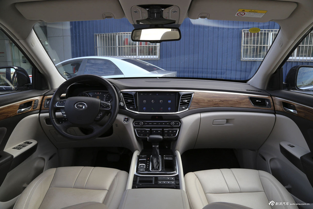 2017款传祺GS8 2.0T自动两驱豪华智联版320T