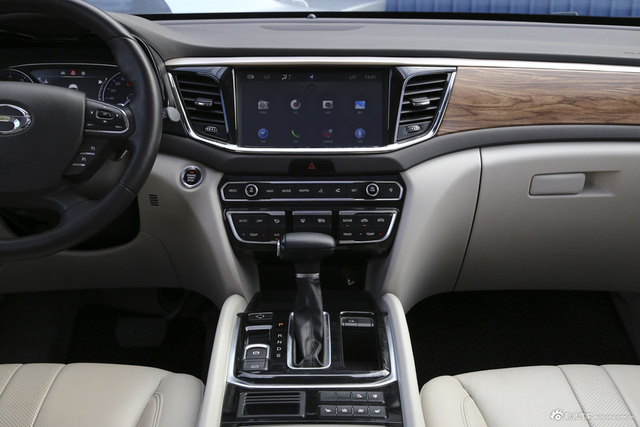 2017款传祺GS8 2.0T自动两驱豪华智联版320T