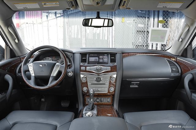 2017款英菲尼迪QX80 5.6L主动中东版