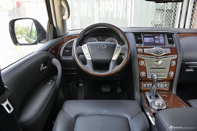 2017款英菲尼迪QX80 5.6L主动中东版