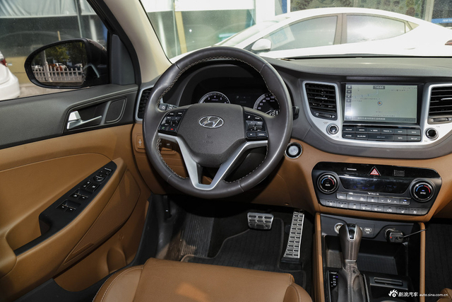 2015款全新途胜1.6T自动四驱旗舰型 