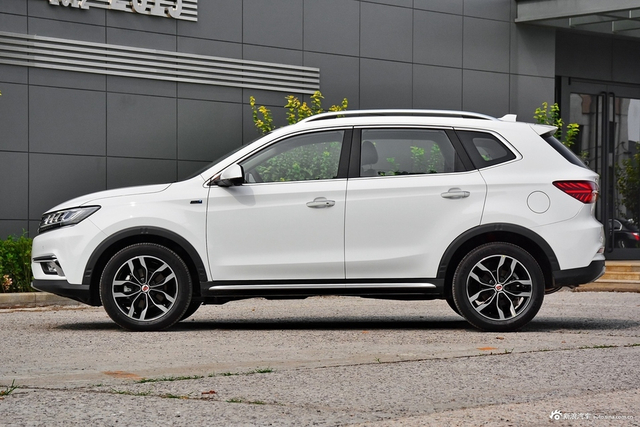 2017款荣威RX5 20T自动两驱互联网智尊版