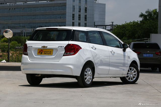 2016款雪佛兰乐风RV 1.5L手动畅行版 雪域白
