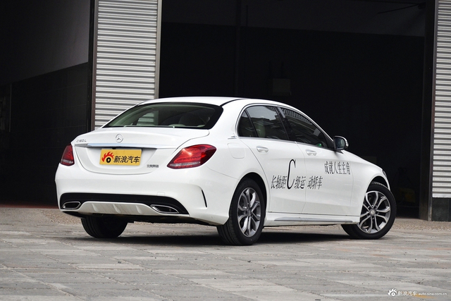 2017款改款奔驰C级C180L 1.6T自动时尚型运动版