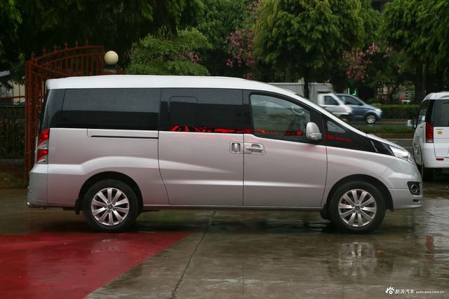 2016款瑞风M5 2.0T主动汽油商务版