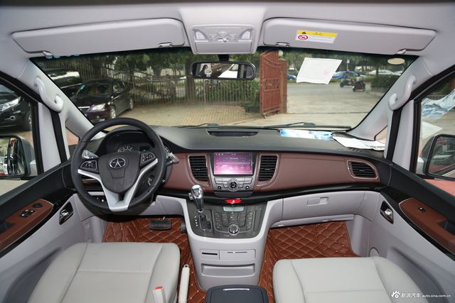 2016款瑞风M5 2.0T主动汽油商务版