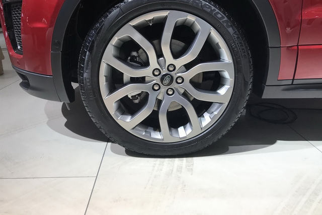 成都车展新车抢先看 实拍新款国产揽胜极光 