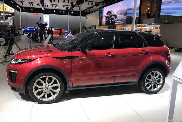 成都车展新车抢先看 实拍新款国产揽胜极光 