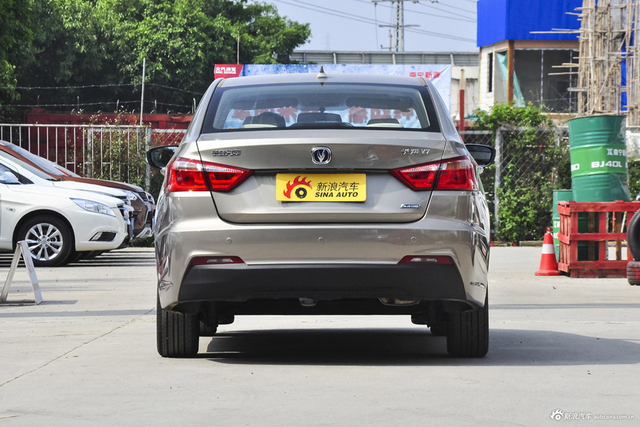 2016款悦翔V7 1.6L自动乐享型国IV