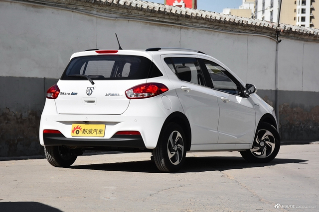 2017款宝骏310 1.5L自动豪华型