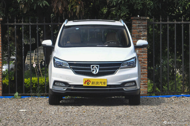 2017款宝骏730 1.5T手动豪华型7座