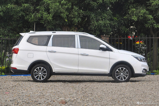 2017款宝骏730 1.5T手动豪华型7座