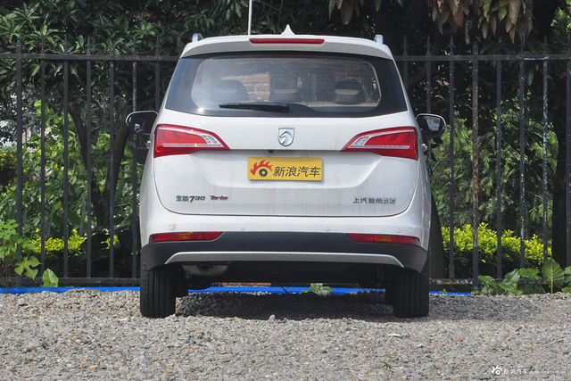 2017款宝骏730 1.5T手动豪华型7座