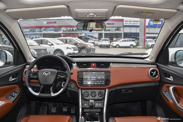 2016款北汽幻速S3L 1.5L手动尊享型