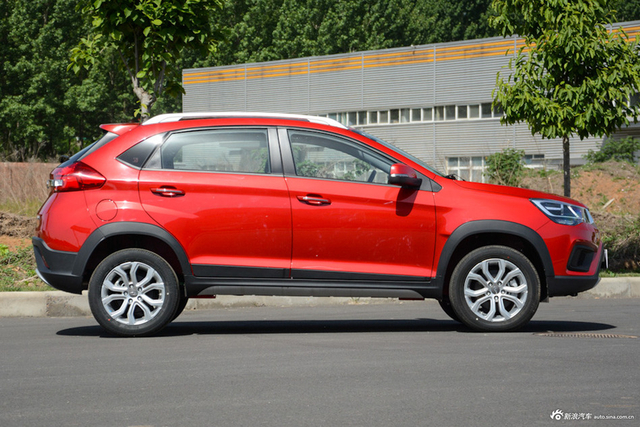 2017款瑞虎3X 1.5L手动都市领先版