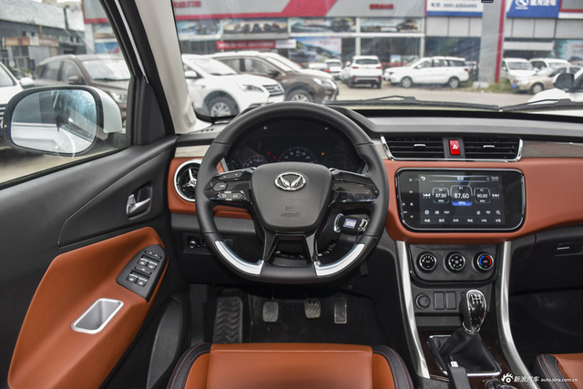 2016款北汽幻速S3L 1.5L手动尊享型