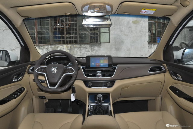 2017款宝骏730 1.5T手动豪华型7座