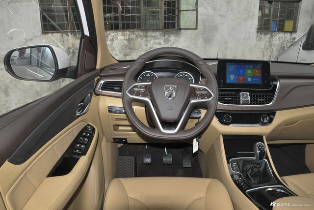 2017款宝骏730 1.5T手动豪华型7座