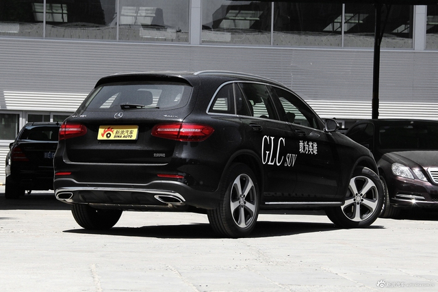 2017款奔驰GLC300 2.0T自动 4MATIC豪华型