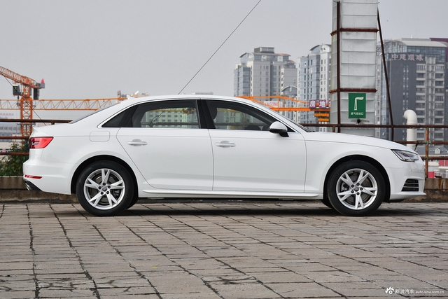 2018款奥迪A4L 1.4T自动30周年年型30 TFSI进取型