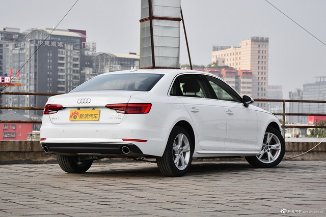 2018款奥迪A4L 1.4T自动30周年年型30 TFSI进取型