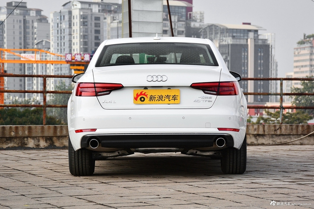 2018款奥迪A4L 1.4T自动30周年年型30 TFSI进取型