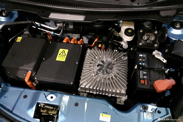 众泰云100  活动