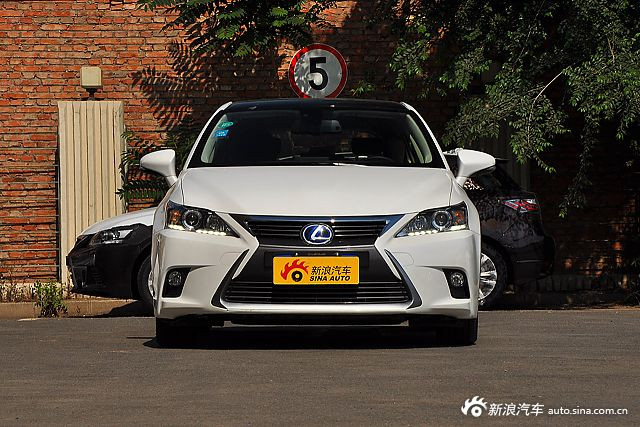 2014款雷克萨斯CT200h舒适版双色