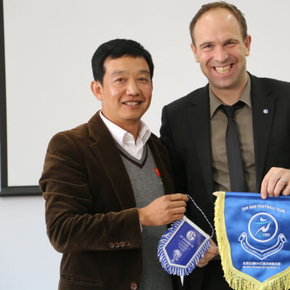 沙尔克04造访北京三高俱乐部 两方发双向赛事