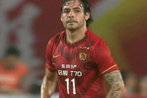 高拉特点球爆射扳平