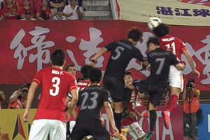 高拉特角球甩头破门