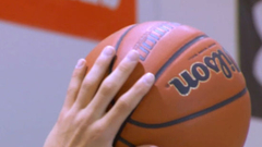 篮下绕圈投篮训练