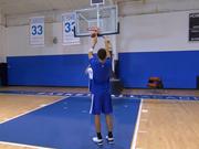 视频-篮球投篮基础教学4 中距离绕圈投篮训练