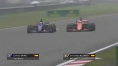 F1中国站阿隆索被塞恩斯虐
